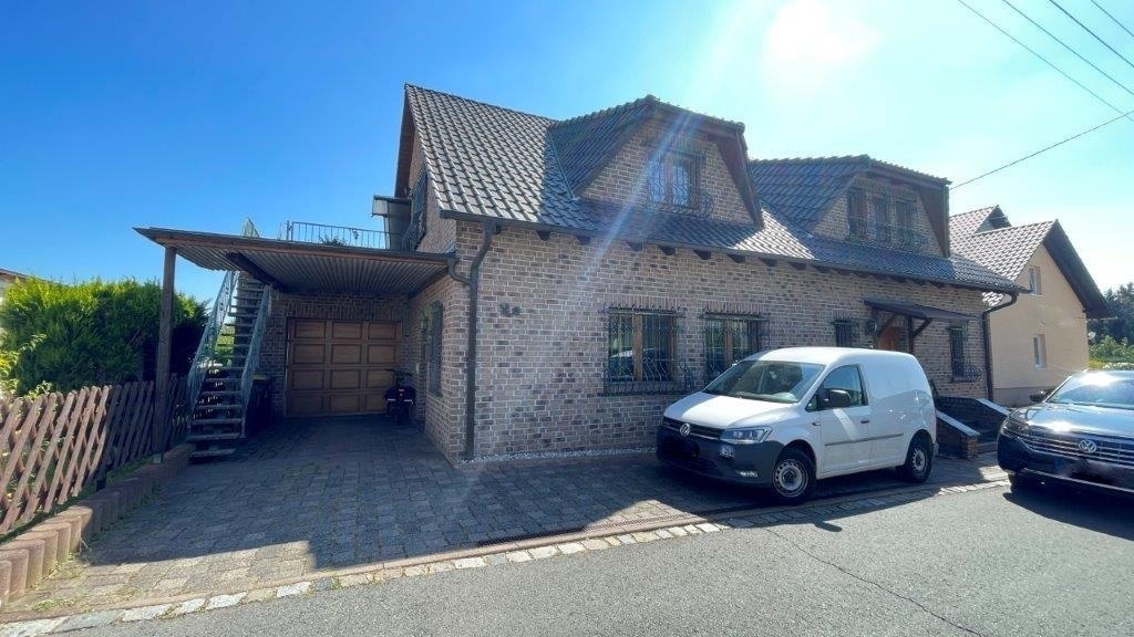 Großzügiges Einfamilienhaus mit Pool, Sauna, Kamin und Einliegerwohnung in begehrter Lage