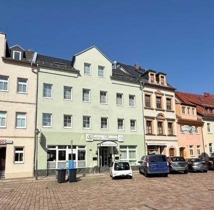 Etablierte Hotel- u. Gastronomie-Immobilie mit Biergarten, Parkplatz und Betreiberwohnung im Stadtzentrum
