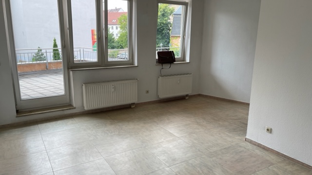 Großzügige 4-Raum-Wohnung mit Terrasse und 2 Bädern im Zentrum