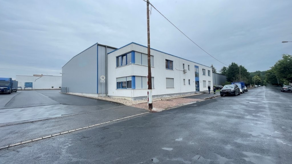 Industriehalle, 2-geschossiges Bürogebäude und großzügige Freifläche in Döbeln zu vermieten